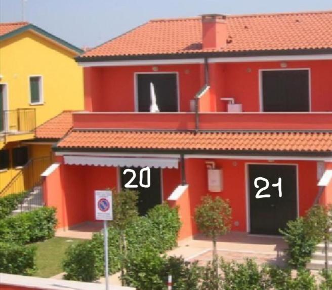 Iris 20 In Posizione Strategica, Indipendente, All'Interno Del Villaggio Dei Fiori Caorle Exterior photo